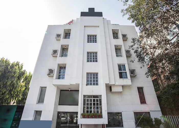 Oyo Flagship 140 Amaltas Ab Road Hotel Indore